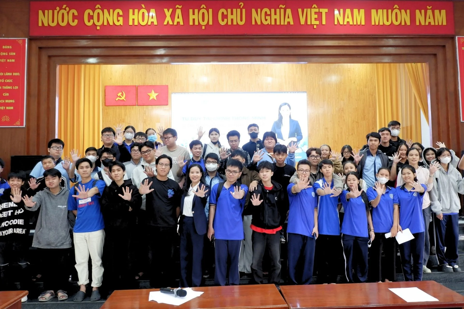 TƯ DUY TÀI CHÍNH THÔNG MINH VÀ HÀNH TRANG SỐNG TỰ LẬP: BƯỚC ĐỆM VỮNG CHẮC CHO SINH VIÊN