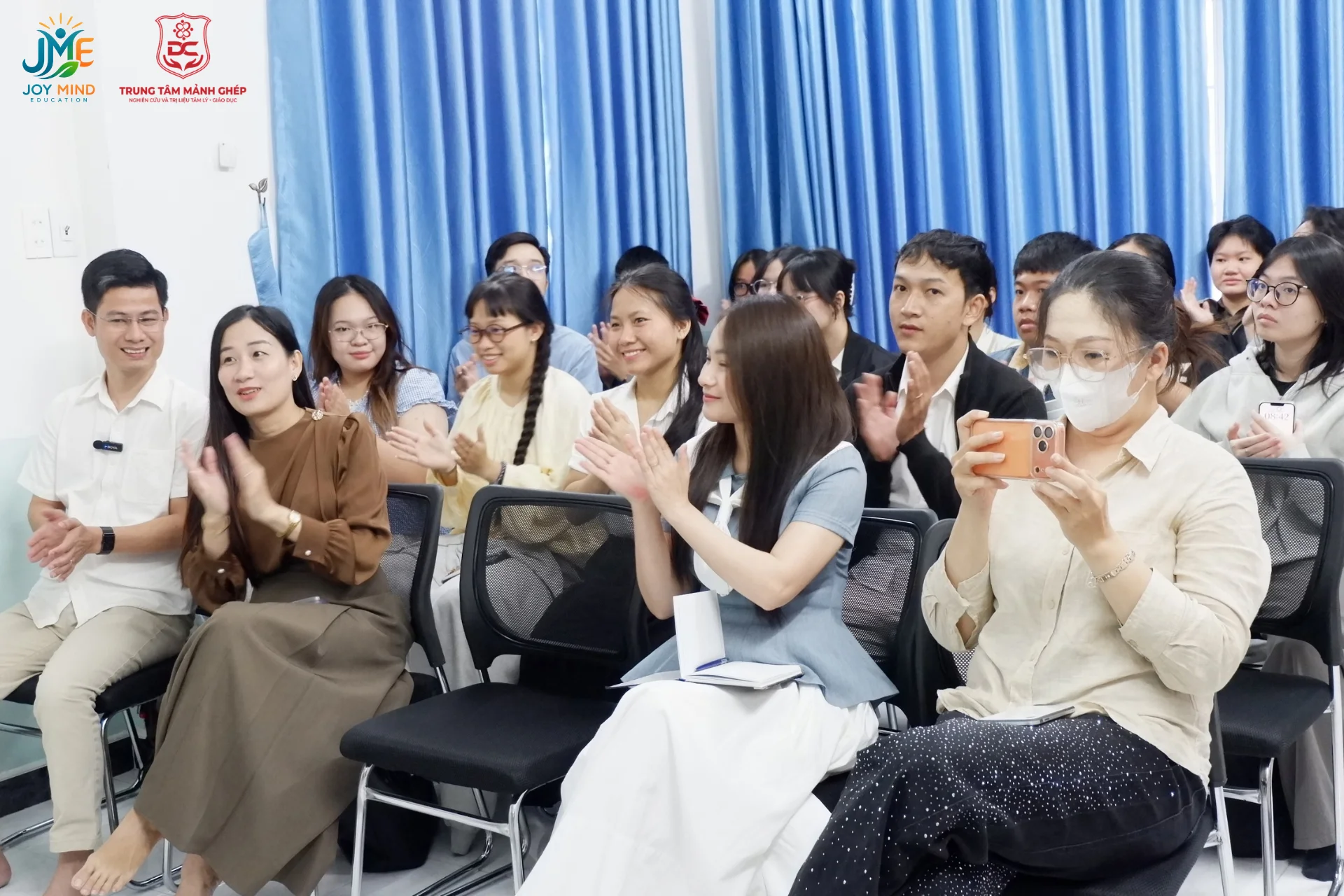 Không khí kết nối và chia sẻ ấm áp tại buổi Workshop tại Trung tâm Tâm lý và Giáo dục Joy Mind Education